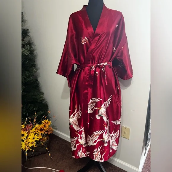 Elegant Red Kimono with Crane Design - Picture 2 of 11